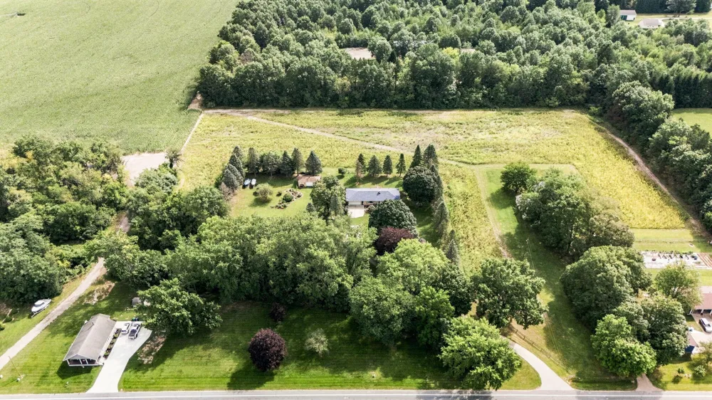 9557 Cleveland Avenue Baroda Township, MI 49101