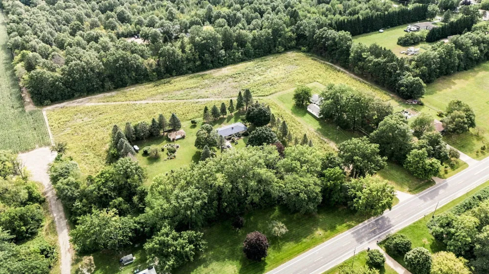 9557 Cleveland Avenue Baroda Township, MI 49101