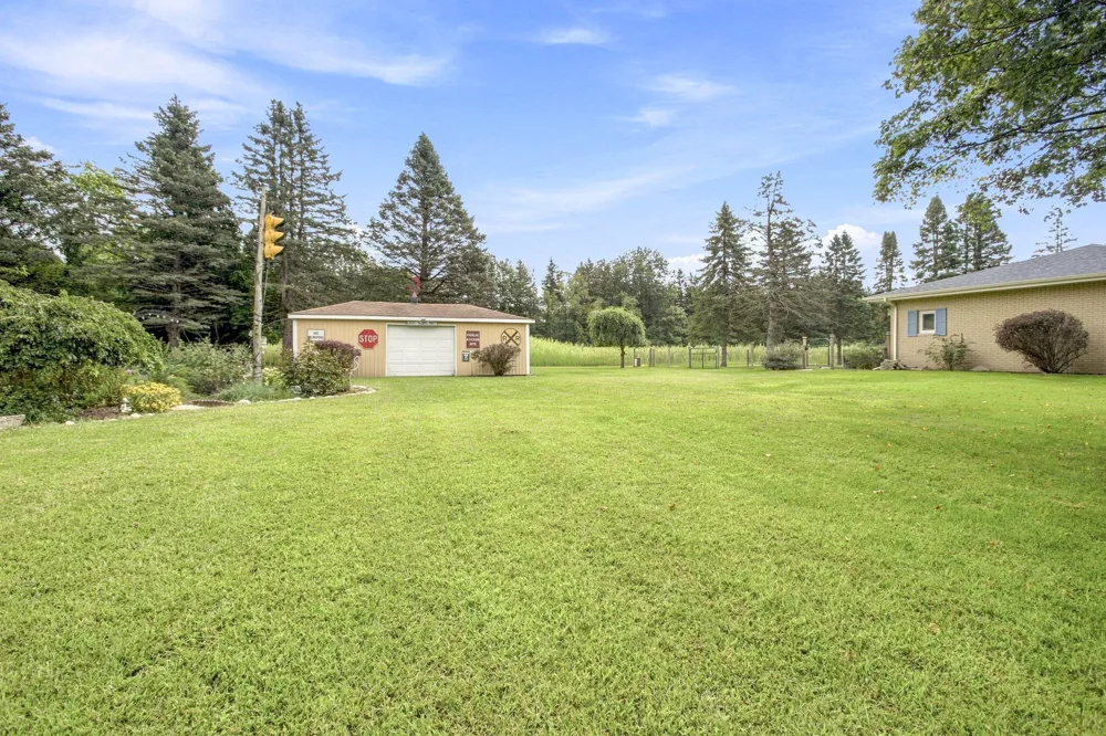 9557 Cleveland Avenue Baroda Township, MI 49101
