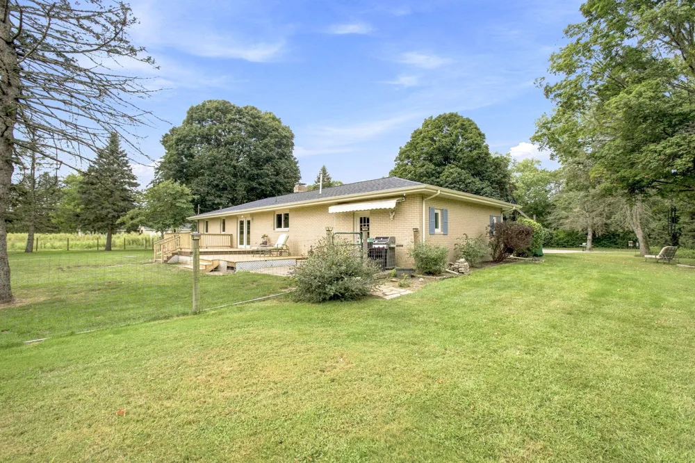 9557 Cleveland Avenue Baroda Township, MI 49101