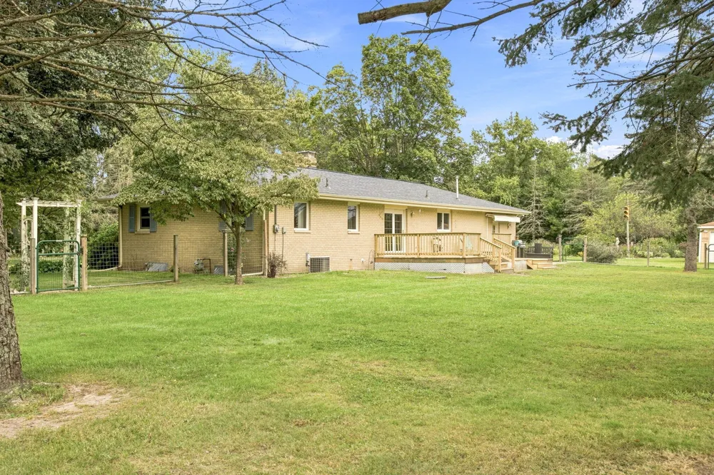 9557 Cleveland Avenue Baroda Township, MI 49101