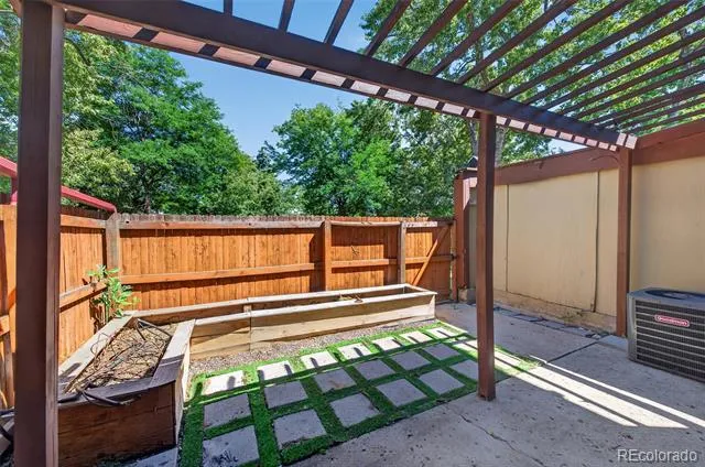 1306 S Carson Way Aurora, CO 80012
