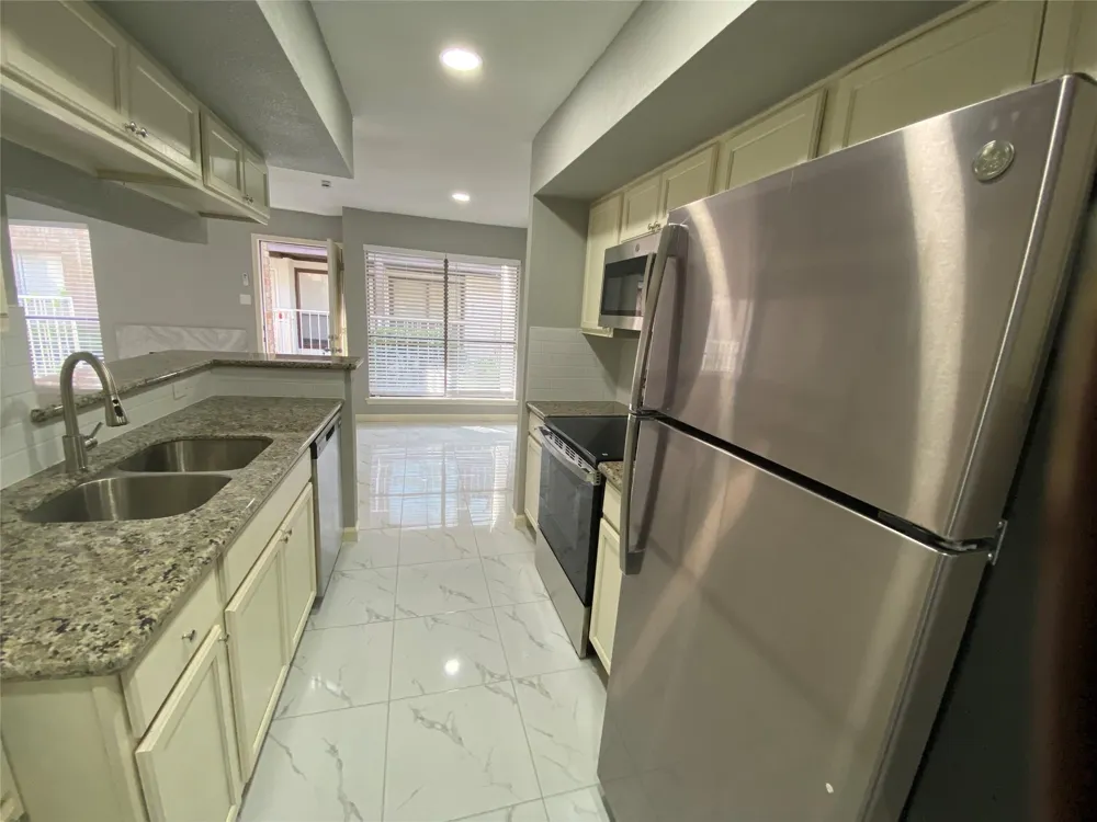 6633 W Airport Boulevard #1304 Houston, TX 77035