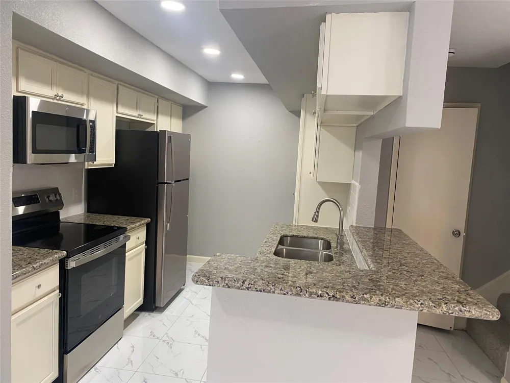 6633 W Airport Boulevard #1304 Houston, TX 77035