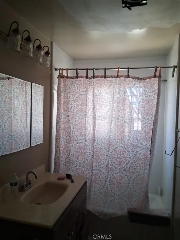 11641 State Lynwood, CA 90262