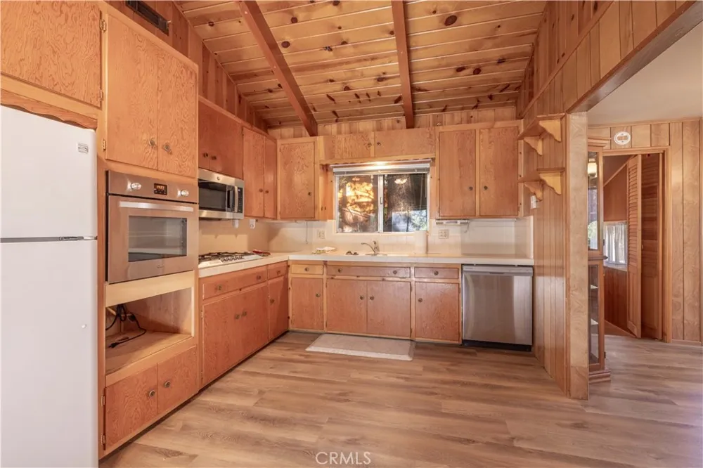 913 Tinkerbell Avenue Big Bear, CA 92314