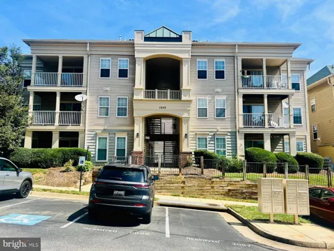 1049 GARDENVIEW LOOP #204