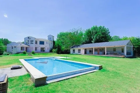 2500 Teniente Juan Gabot, Ezeiza. B A, Argentina