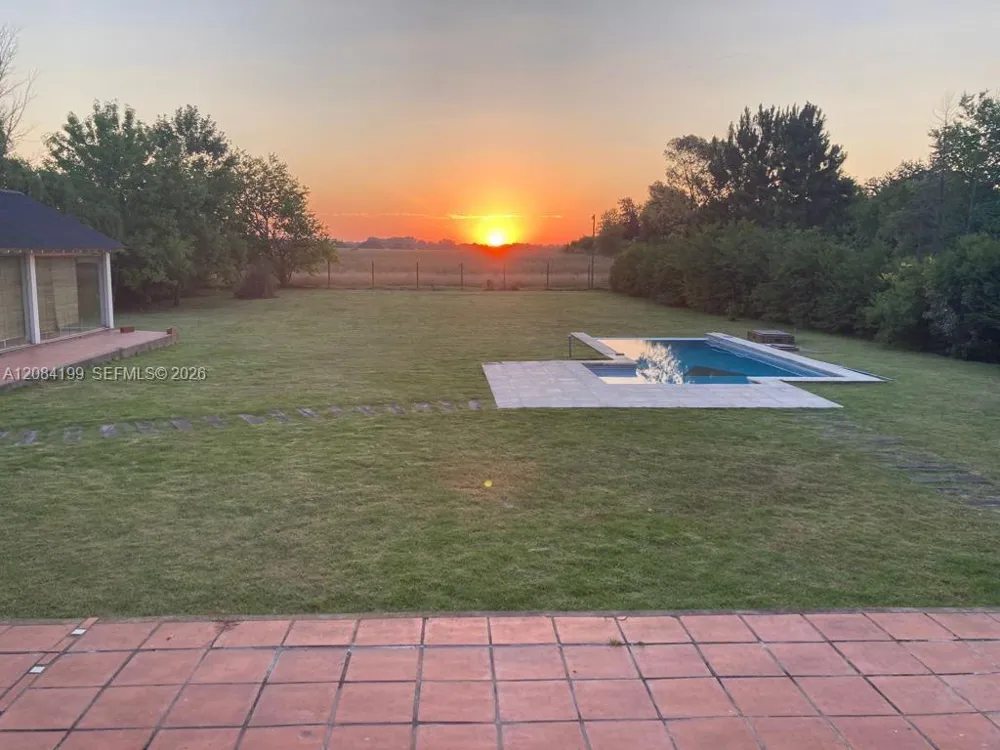 2500 Teniente Juan Gabot, Ezeiza. B A, Argentina 