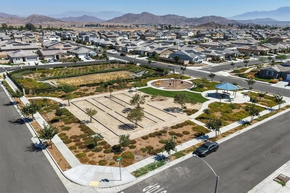 32500 Mckiernan Menifee, CA 92584