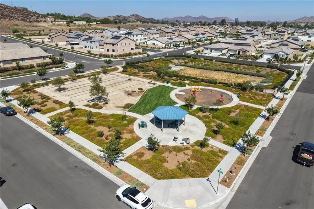 32500 Mckiernan Menifee, CA 92584
