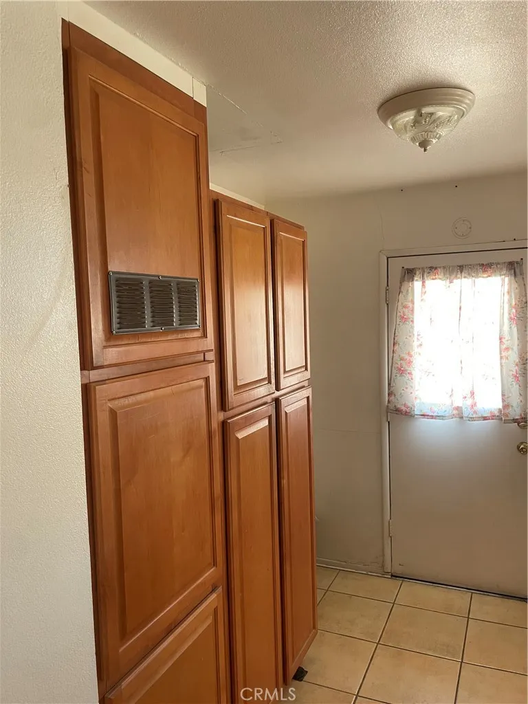 944 E Elizabeth Barstow, CA 92311