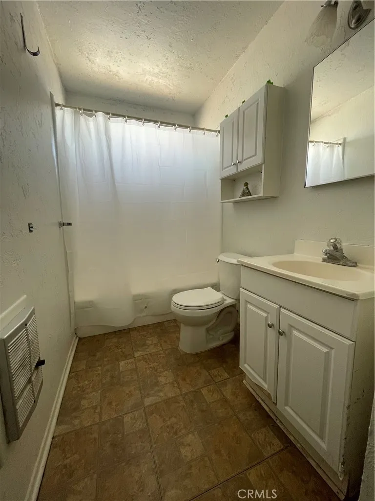 944 E Elizabeth Barstow, CA 92311