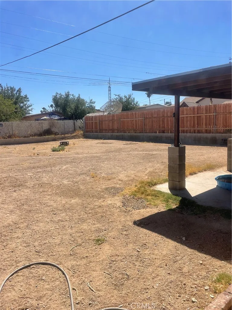 944 E Elizabeth Barstow, CA 92311