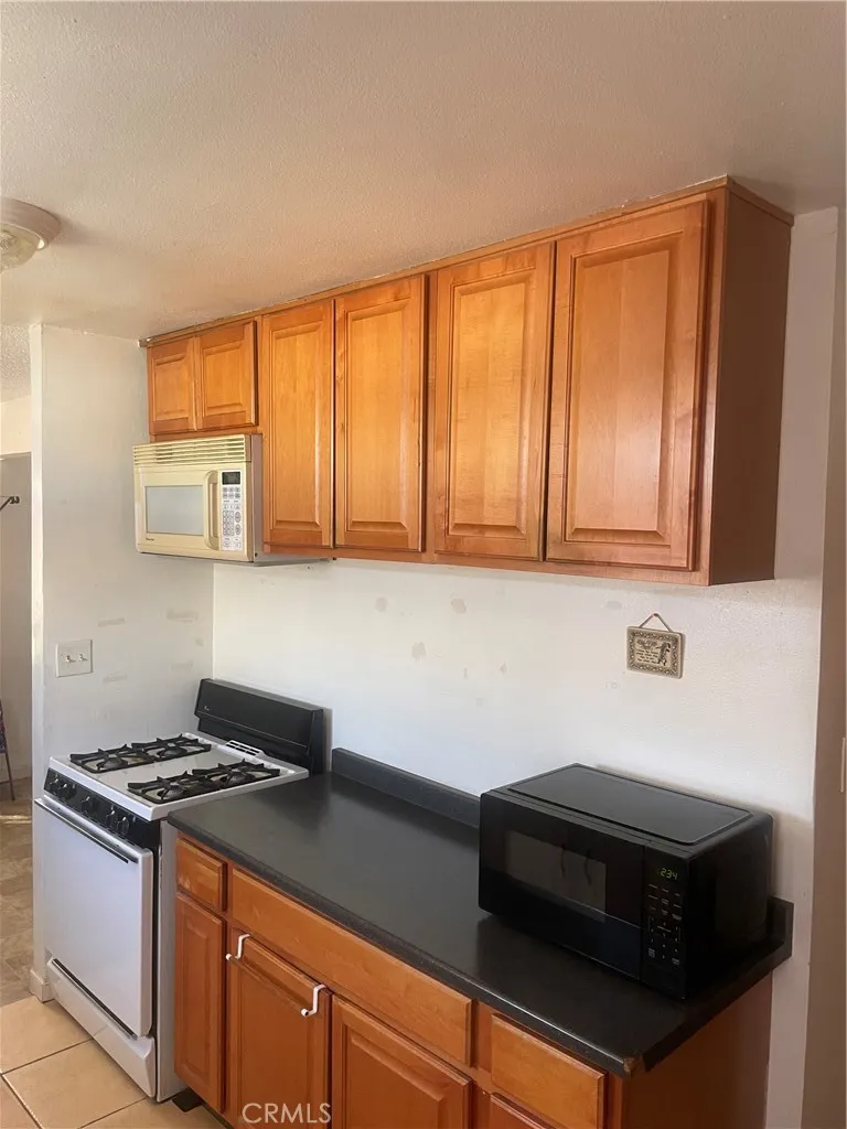 944 E Elizabeth Barstow, CA 92311