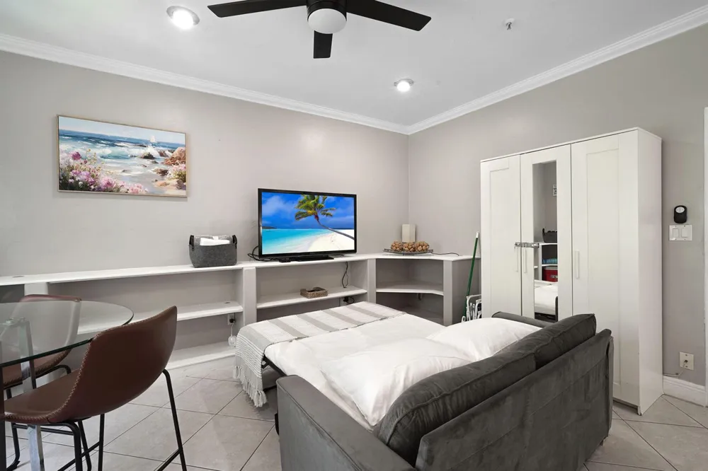 3710 Collins Avenue #N-304 Miami Beach, FL 33140