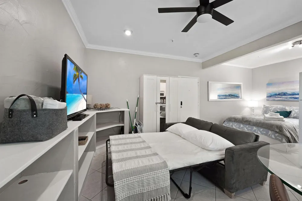 3710 Collins Avenue #N-304 Miami Beach, FL 33140