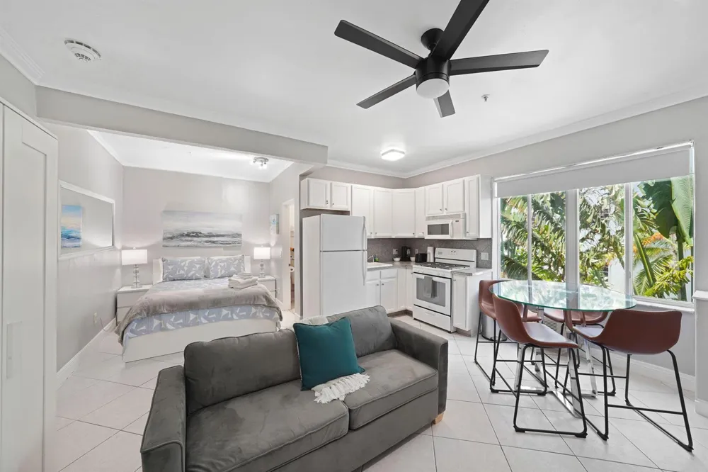 3710 Collins Avenue #N-304 Miami Beach, FL 33140