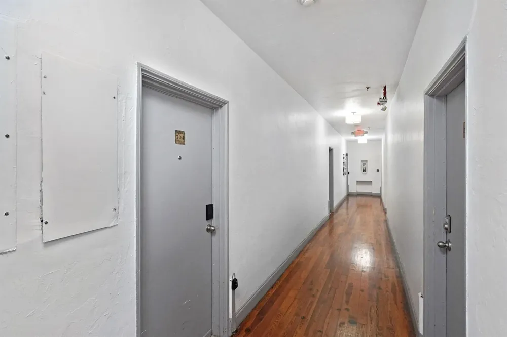 3710 Collins Avenue #N-304 Miami Beach, FL 33140