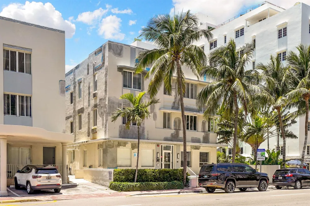 3710 Collins Avenue #N-304 Miami Beach, FL 33140