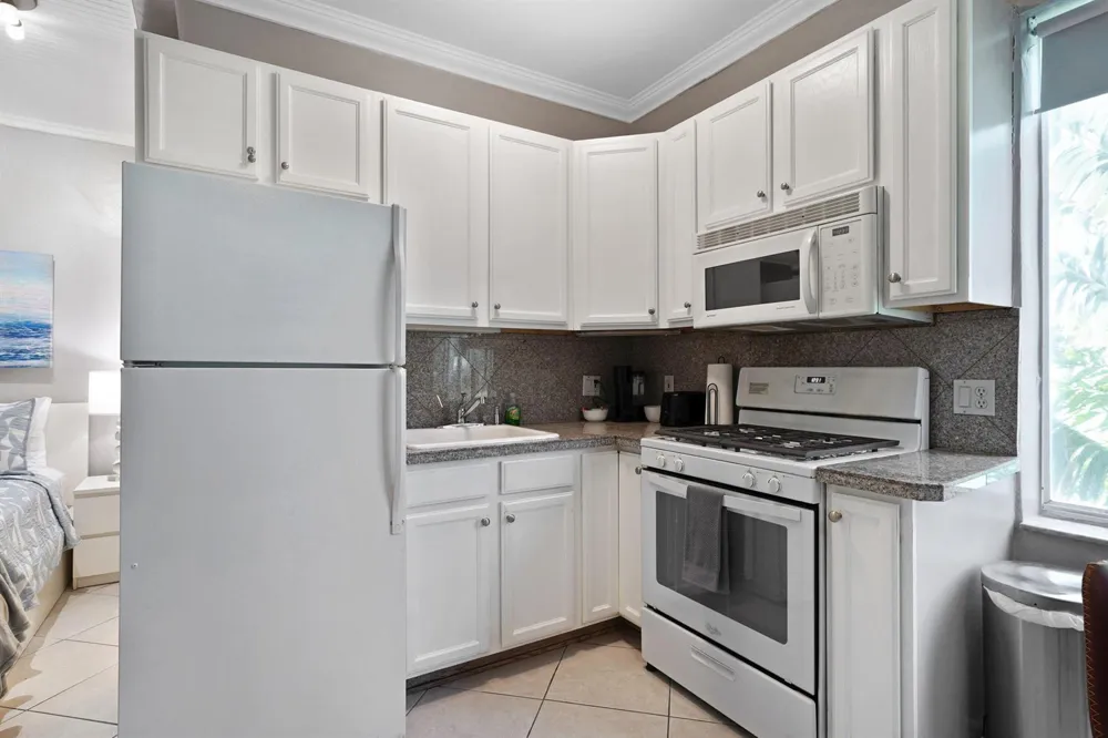 3710 Collins Avenue #N-304 Miami Beach, FL 33140
