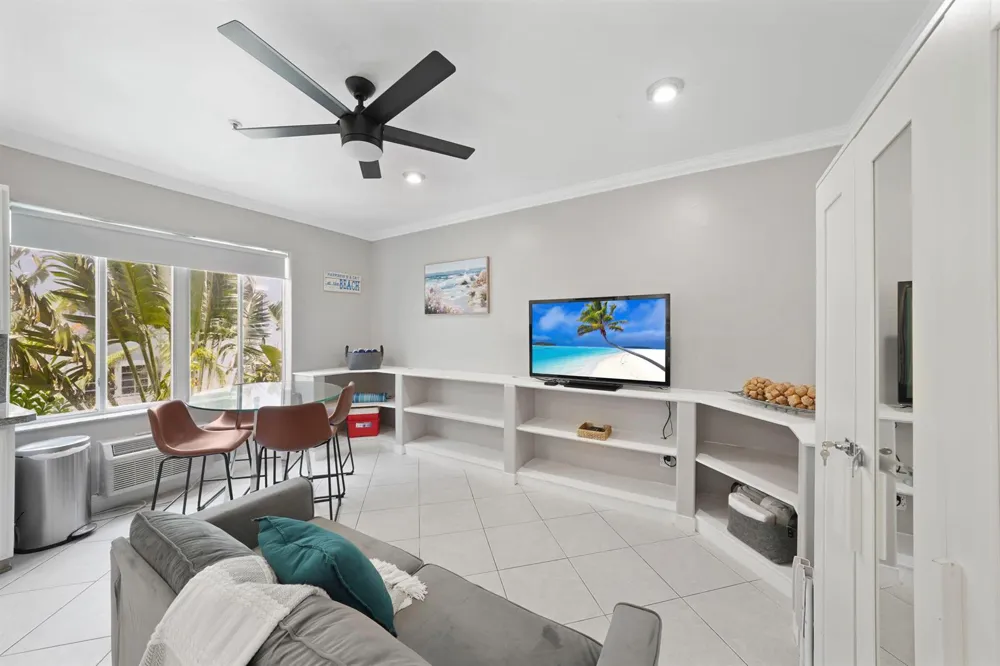 3710 Collins Avenue #N-304 Miami Beach, FL 33140