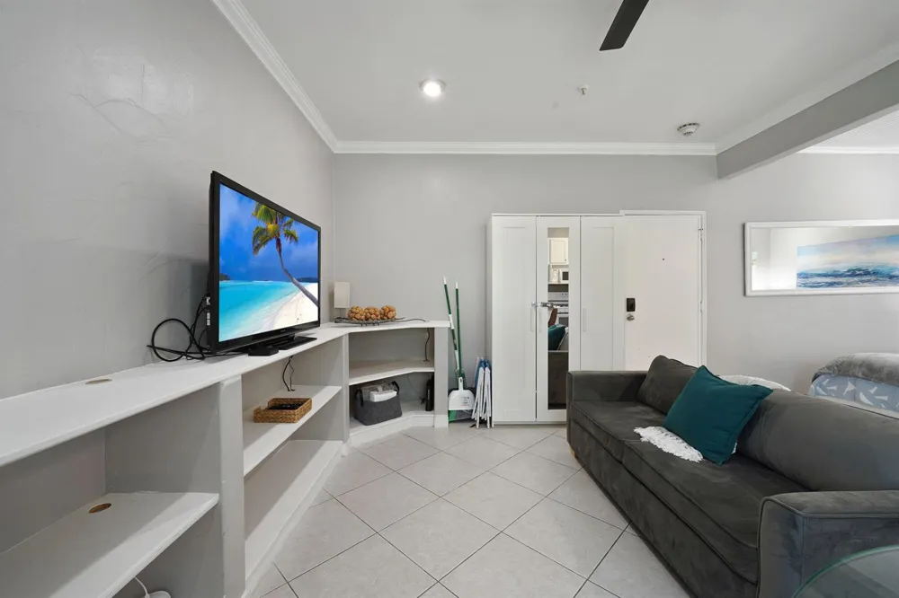 3710 Collins Avenue #N-304 Miami Beach, FL 33140