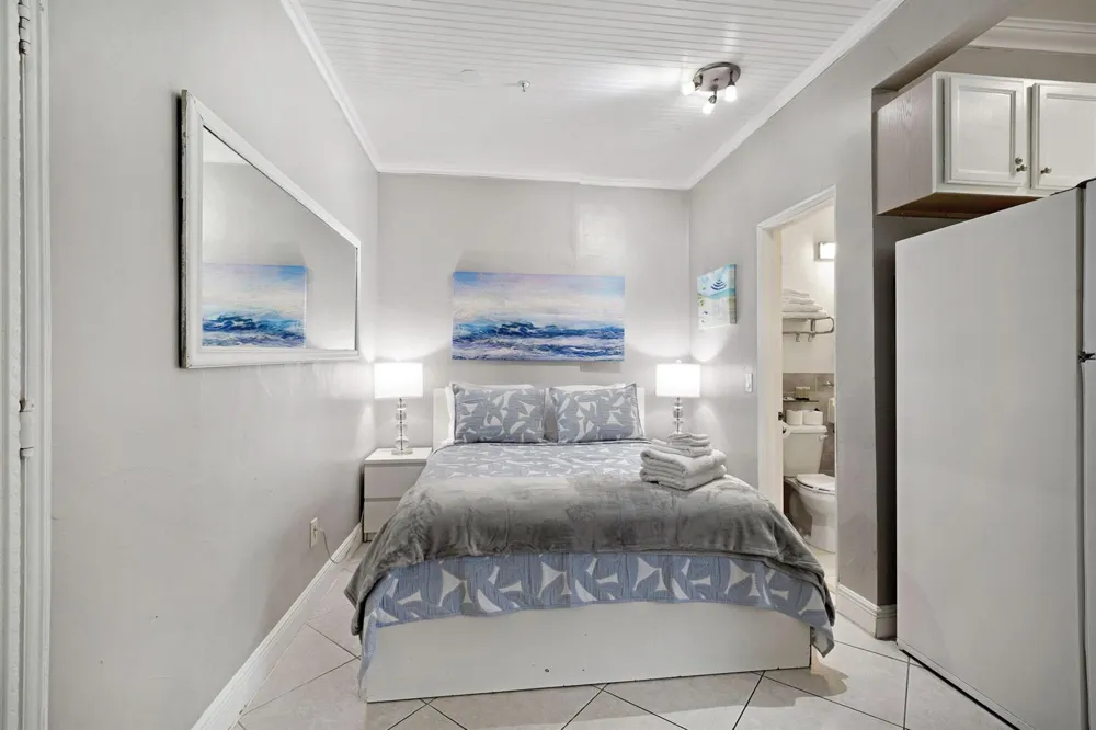 3710 Collins Avenue #N-304 Miami Beach, FL 33140