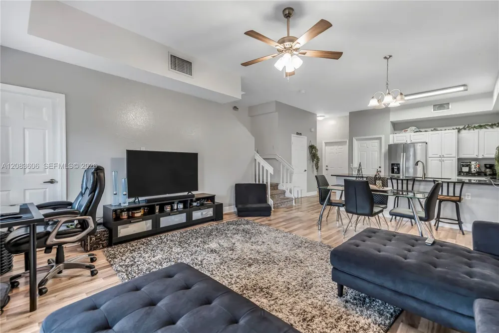 7401 Palomino Dr #114-1 Davie, FL 33024