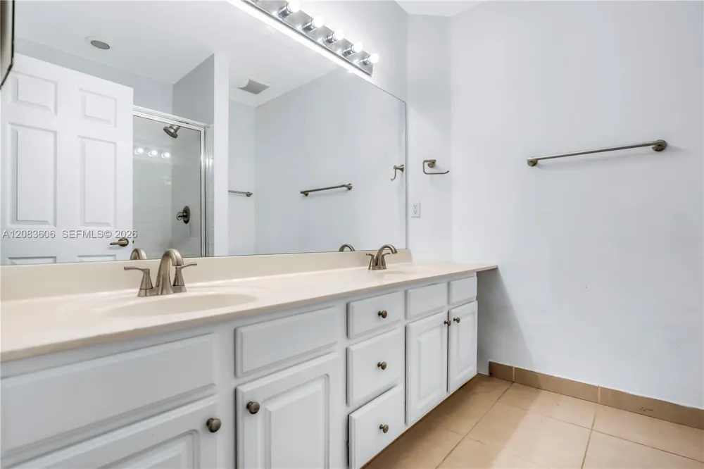 7401 Palomino Dr #114-1 Davie, FL 33024