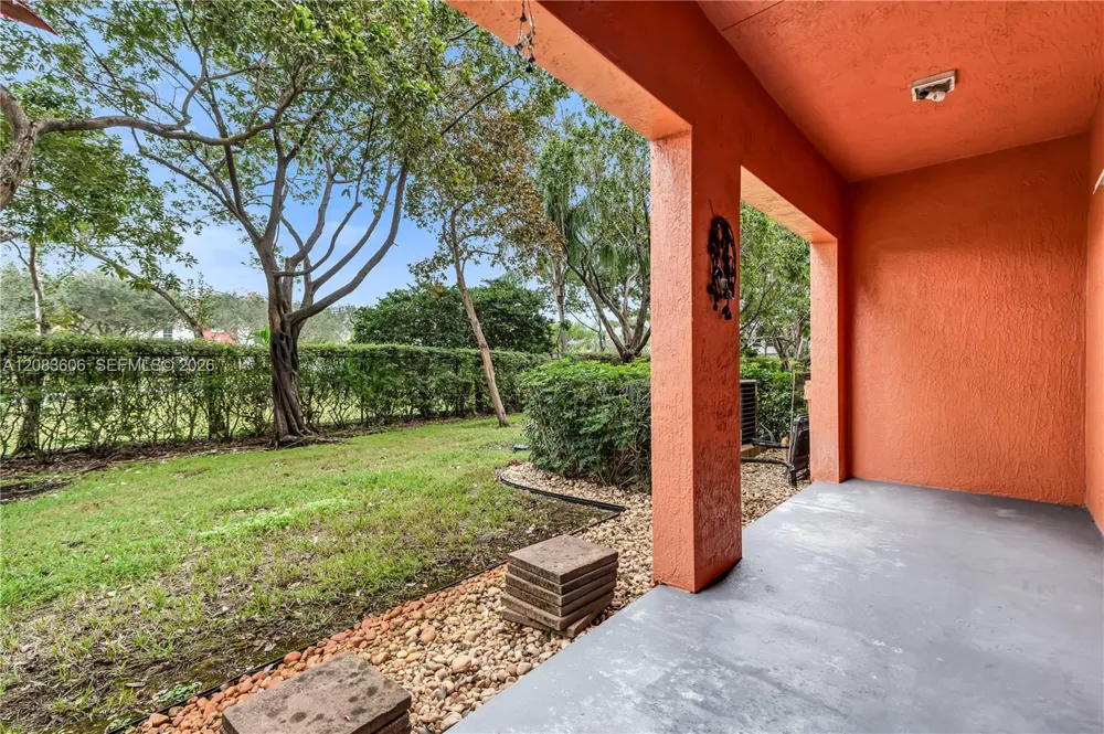 7401 Palomino Dr #114-1 Davie, FL 33024