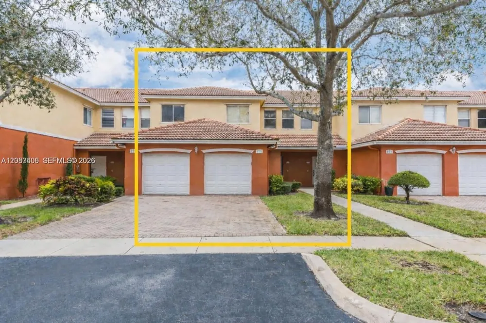 7401 Palomino Dr #114-1 Davie, FL 33024