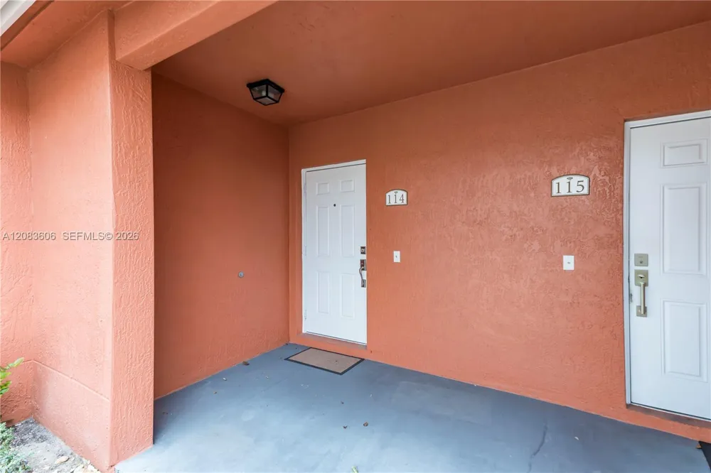 7401 Palomino Dr #114-1 Davie, FL 33024