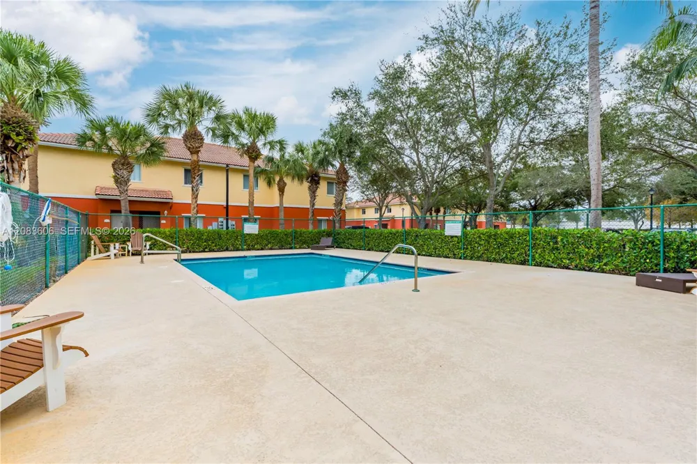 7401 Palomino Dr #114-1 Davie, FL 33024