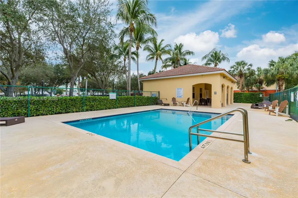 7401 Palomino Dr #114-1 Davie, FL 33024