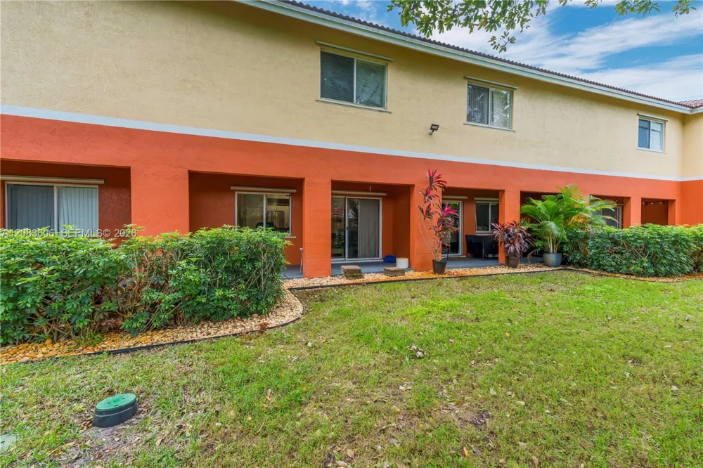 7401 Palomino Dr #114-1 Davie, FL 33024