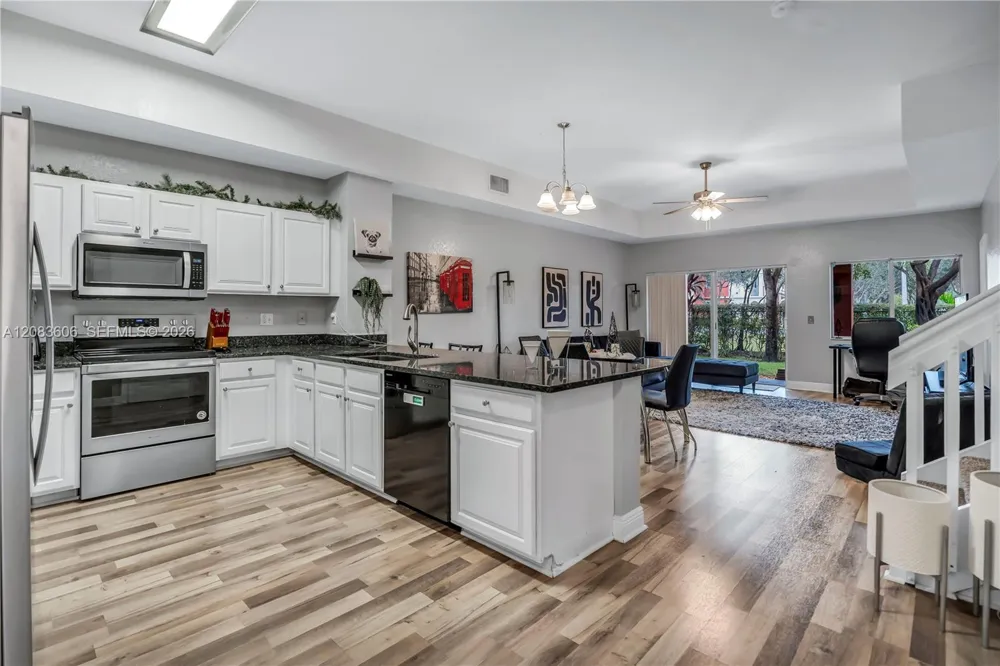 7401 Palomino Dr #114-1 Davie, FL 33024