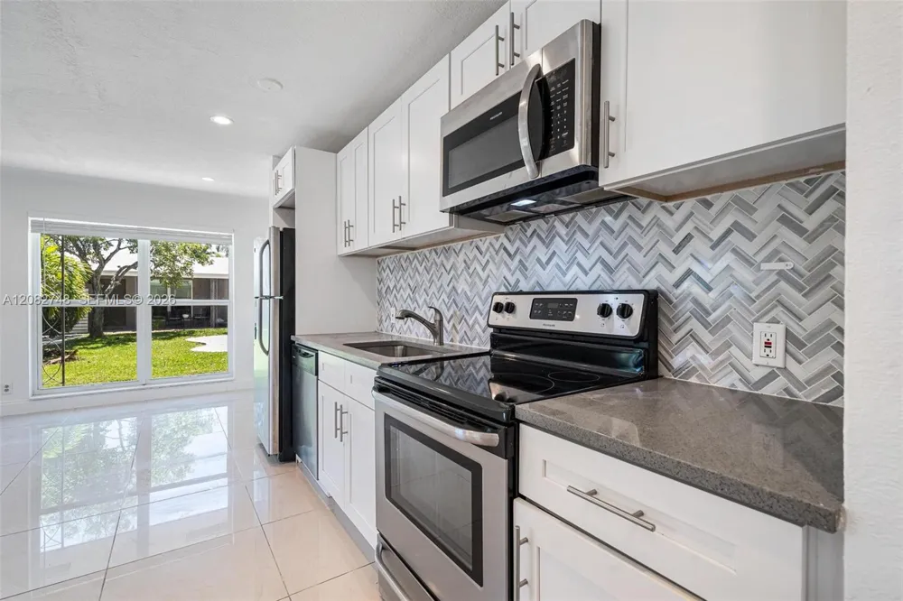 2201 NE 14th Ave #9 Wilton Manors, FL 33305
