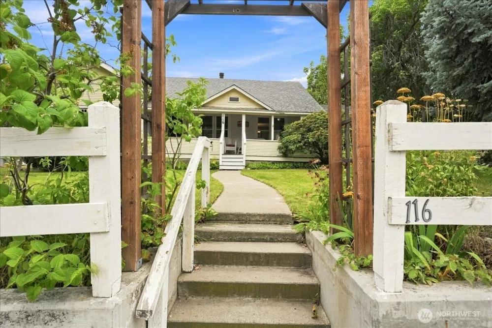 116 E Farnham Avenue Chelan, WA 98816