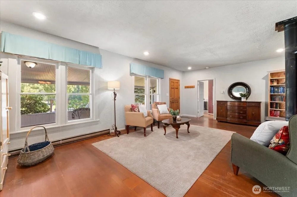 116 E Farnham Avenue Chelan, WA 98816