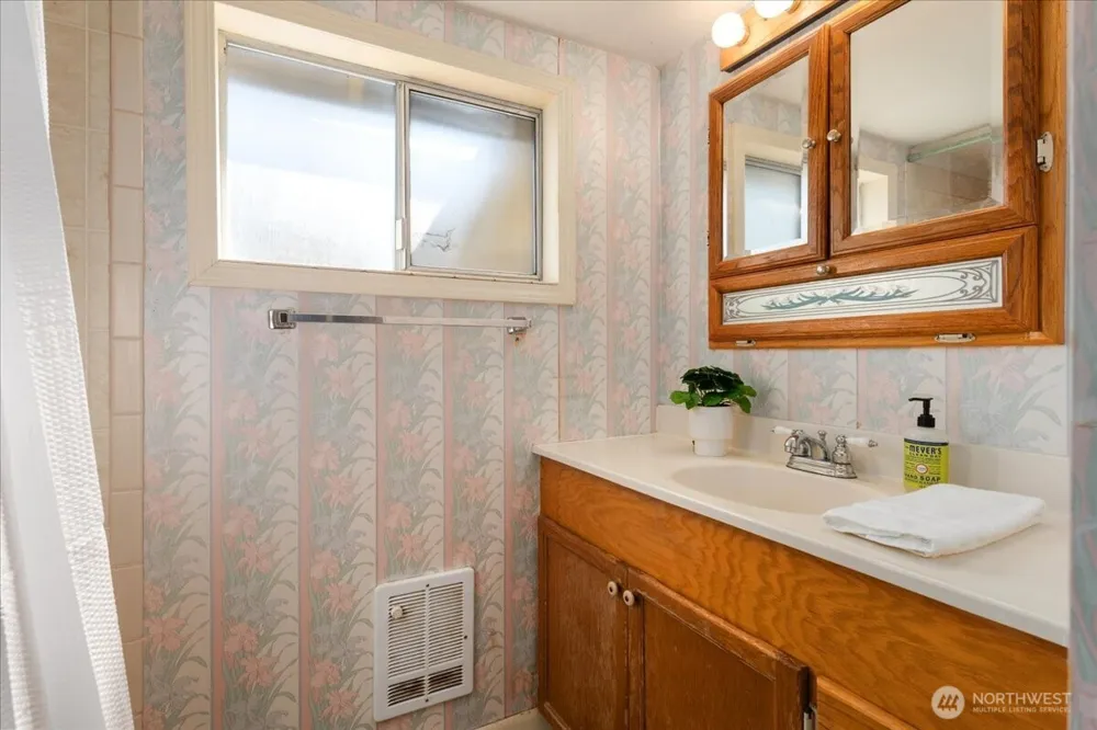 116 E Farnham Avenue Chelan, WA 98816