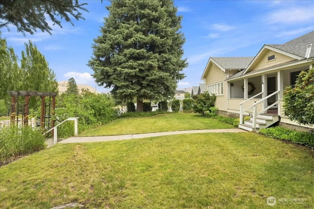 116 E Farnham Avenue Chelan, WA 98816