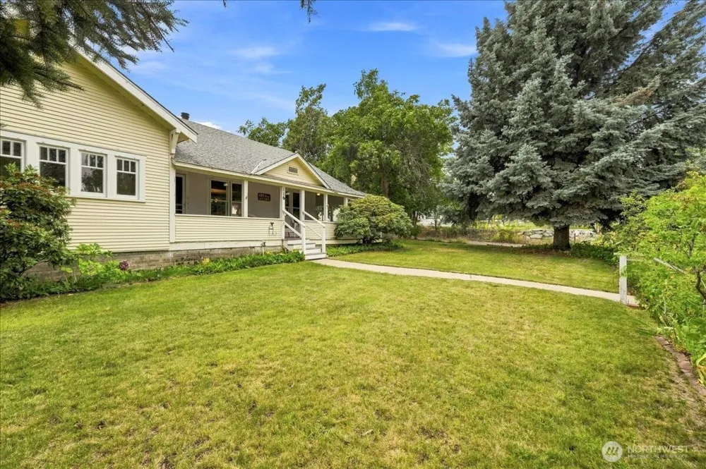 116 E Farnham Avenue Chelan, WA 98816