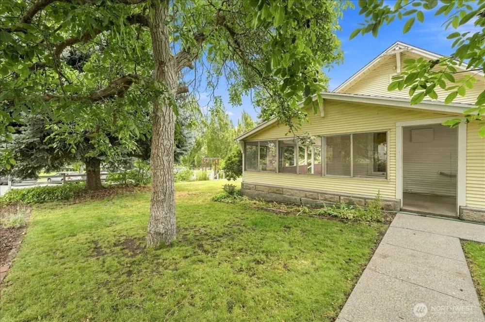 116 E Farnham Avenue Chelan, WA 98816