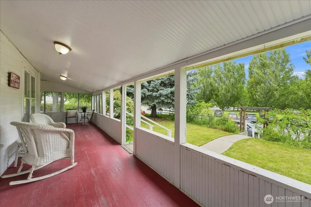 116 E Farnham Avenue Chelan, WA 98816
