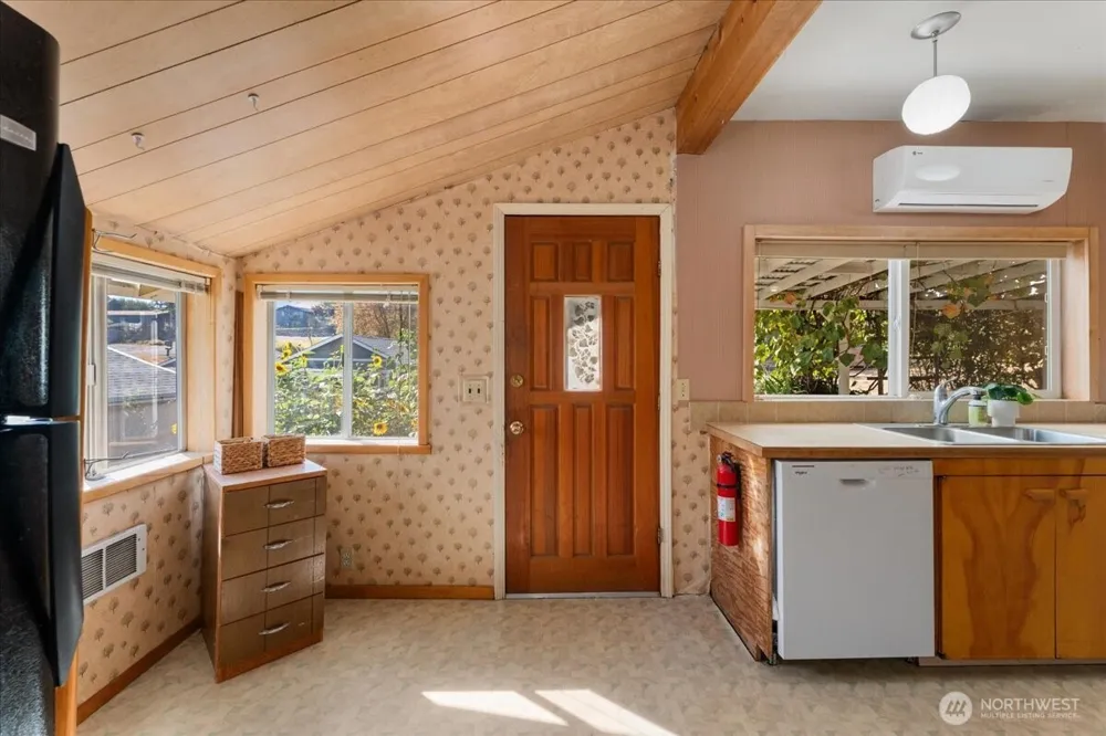 116 E Farnham Avenue Chelan, WA 98816