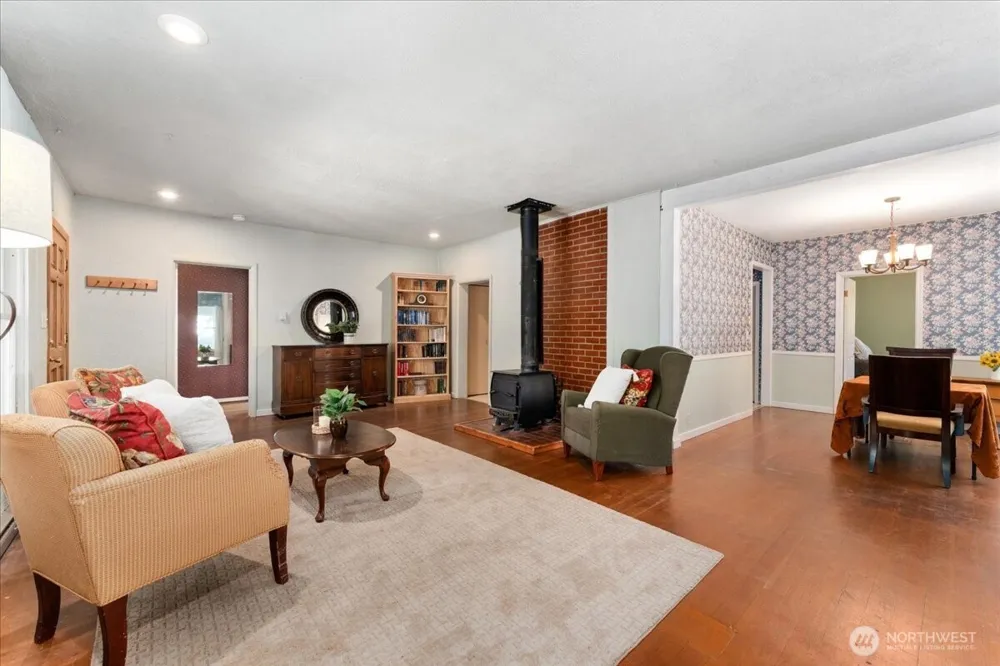 116 E Farnham Avenue Chelan, WA 98816