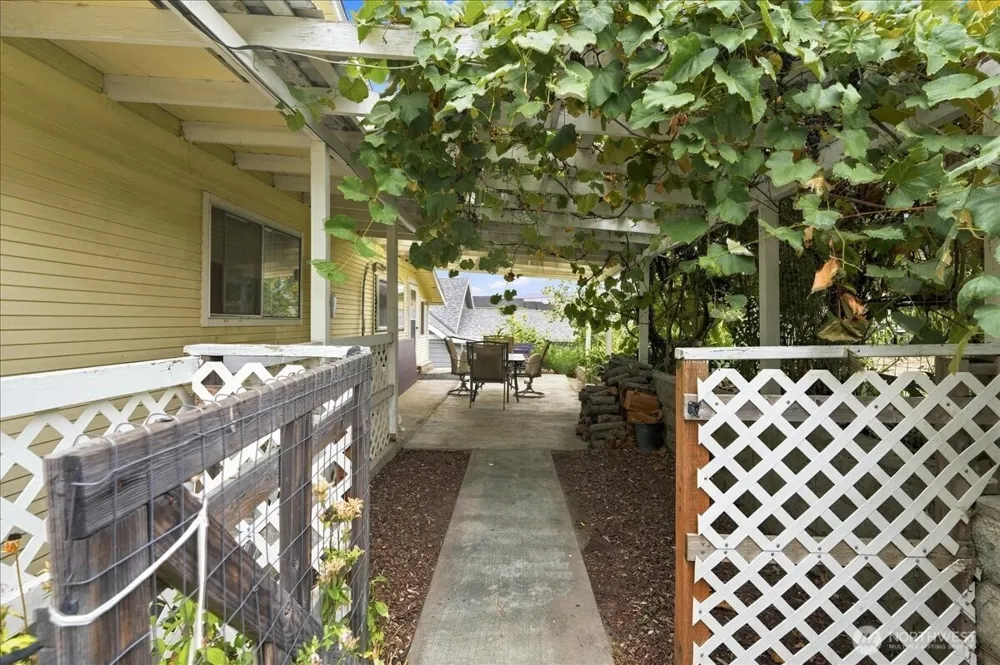 116 E Farnham Avenue Chelan, WA 98816