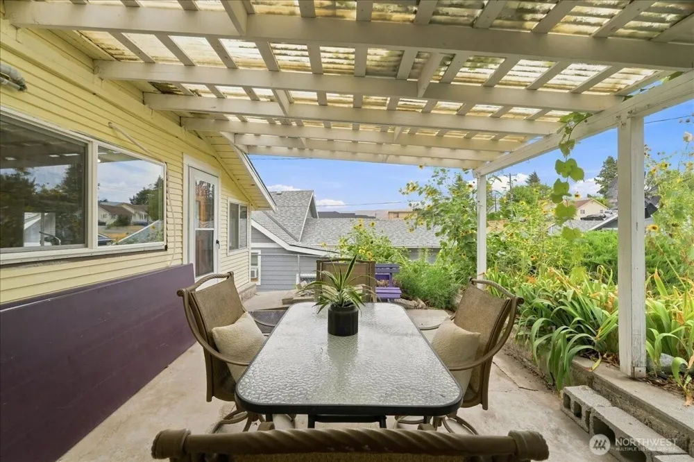 116 E Farnham Avenue Chelan, WA 98816
