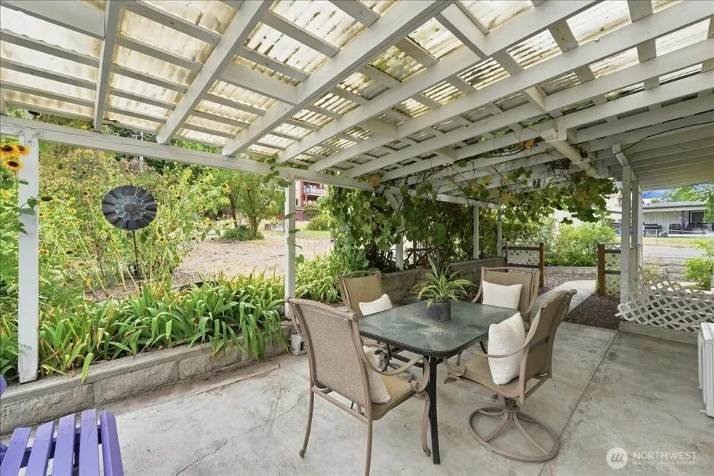 116 E Farnham Avenue Chelan, WA 98816